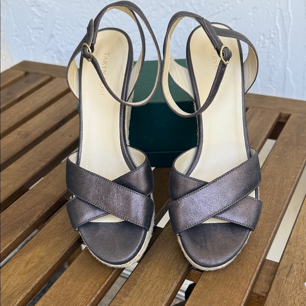 Taryn Rose Metallic Black Sandals. Size 9